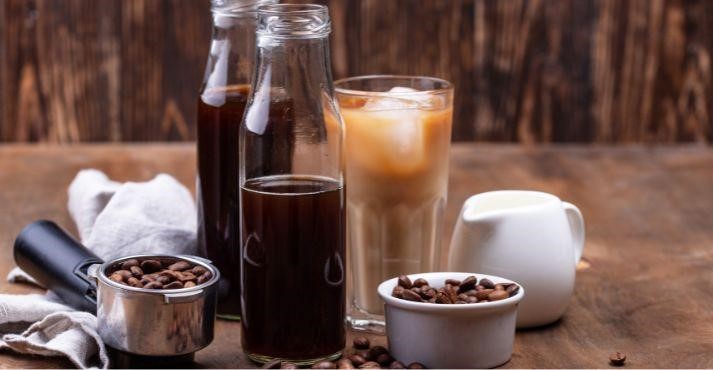 Serving-cold-brew-with-cream-milk
