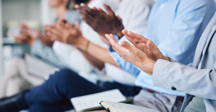 Trade-shows-booth-staff-concluding-a training