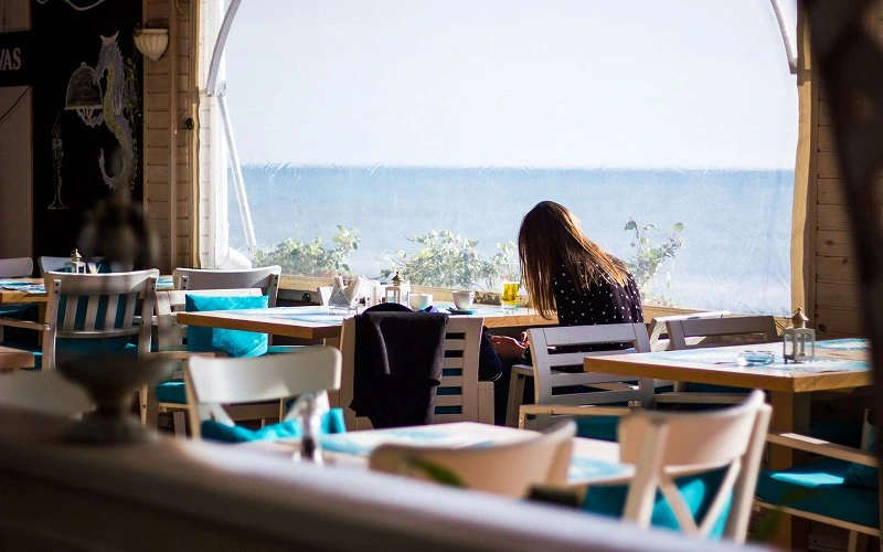 Solo-diner-sitting-alone-by-window-in-a-restaurant